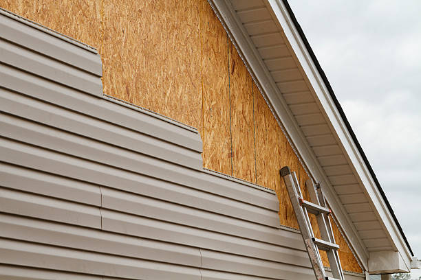 Professional Siding technician working in Horsham, PA